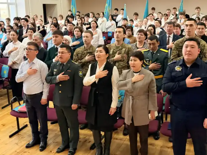 Активное участие молодежи в обсуждении патриотизма и служения Родине в Жарсуате Павлодаре