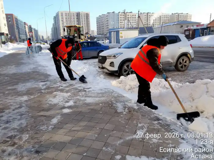 Снегоуборочные работы в Астане 1571 единица техники 3072 дорожных рабочих Павлодаре