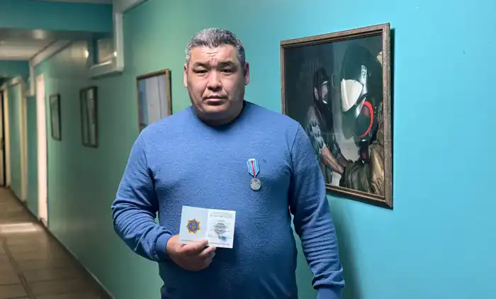 Награждение педагога за спасение детей при пожаре в ВКО Павлодаре