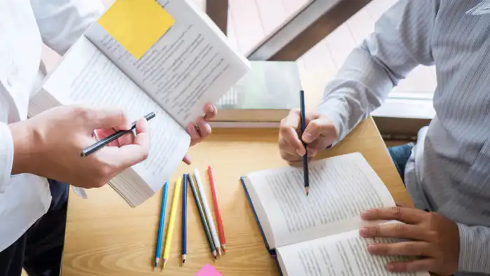 В Казахстане растет зависимость от репетиторов: депутаты бьют тревогу о низком уровне подготовки к ЕНТ в школах Павлодаре