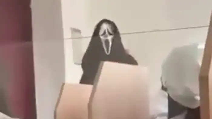 В Павлодаре 17-летний студент медицинского колледжа случайно ранил себя в учебном заведении: полиция проводит расследование Павлодаре