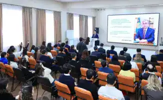 Поддержка молодёжных лидеров Карагандинской области новой Конституции: шаг к укреплению государственности и активному участию в реформах