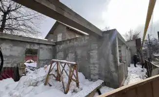 Снос незаконной постройки на ул. Утегенова в Алматы