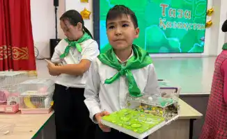 Школьники Астаны участвуют в экологическом мероприятии, направленном на воспитание ответственности к природе