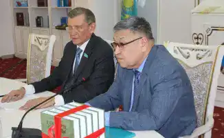 Литературная феерия: Жолтай Әлмашұлы презентовал новые книги в Национальной академической библиотеке