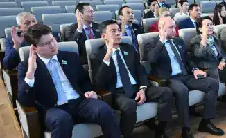 В Алматы депутаты маслихата утвердили создание Управления по защите прав детей