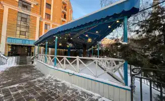 Летняя терраса ресторана в Алматы снесена по решению суда из-за отсутствия разрешительных документов