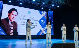 В Жетісу отметили 95-летие Мукагали Макатаева конкурсом певцов и моноспектаклем