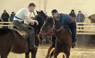 В Карагандинской области всадники сразились в танце силы на турнире по аударыспаку