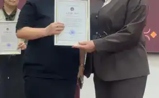 Выпускники получают дипломы, открывающие новые карьерные возможности