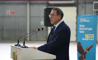 Марат Султангазиев встретился с коллективом индустриально-логистического центра «ДАМУ» для обсуждения вопросов верховенства закона и референдума.