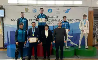 Сборная Алматы одержала победу на чемпионате Казахстана по фехтованию, завоевав 32 призовых места
