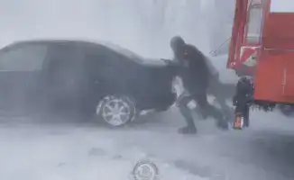 Спасатели МЧС Казахстана: пробуждая людей из зимнего сна, эвакуировали 96 человек за неделю