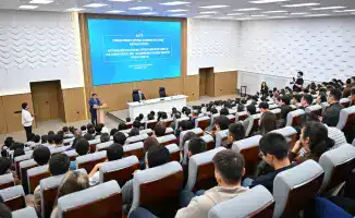 Светлое будущее Казахстана: Дархан Жазықбай открывает двери государственной службы для студентов