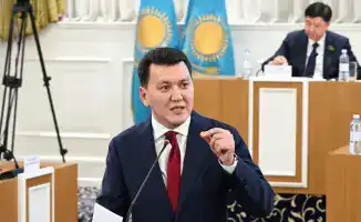 Обсуждение конституционных изменений на заседании комиссии с участием Государственного советника и депутатов