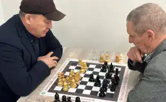 Турнир по шашкам среди пенсионеров в Астане