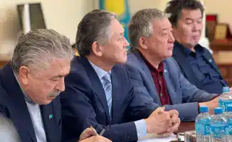 Перо и Конституция: писатели Казахстана формируют будущее страны