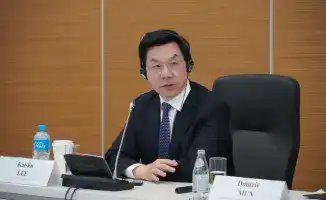 Искусственный интеллект как навигатор: обсуждение внедрения агентных систем в госуправление и экономику