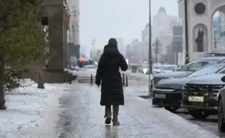 Астана: Снег и лёд — не враги, а союзники в борьбе за комфорт на тротуарах