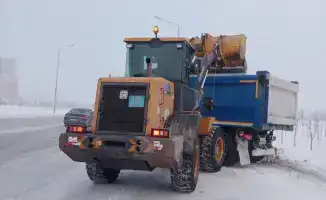 Снег убирают в Астане: 1 700 единиц техники