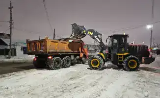В Астане продолжается масштабная уборка снега: 1700 единиц спецтехники на линии
