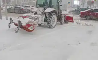 Снегоуборочные работы в Астане более 3000 дорожных рабочих и 1700 единиц спецтехники