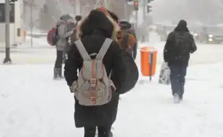 Астана: младшие классы второй смены переходят на дистанционное обучение из-за непогоды
