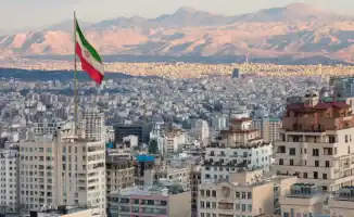 Иранские военные задержали два нефтяных танкера в Персидском заливе по подозрению в контрабанде топлива, сообщает Военно-морские силы.