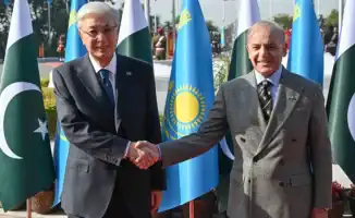 Токаев встретился с премьер-министром Пакистана: официальные кадры из резиденции