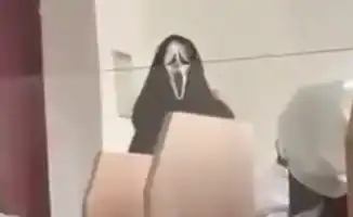 В Павлодаре 17-летний студент медицинского колледжа случайно ранил себя в учебном заведении: полиция проводит расследование