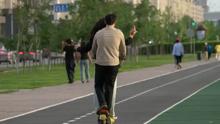 С 1 июля 2026 года в Казахстане вступят в силу новые правила для пользователей электросамокатов: жесткие ограничения и требования от департамента полиции Алматы Павлодаре