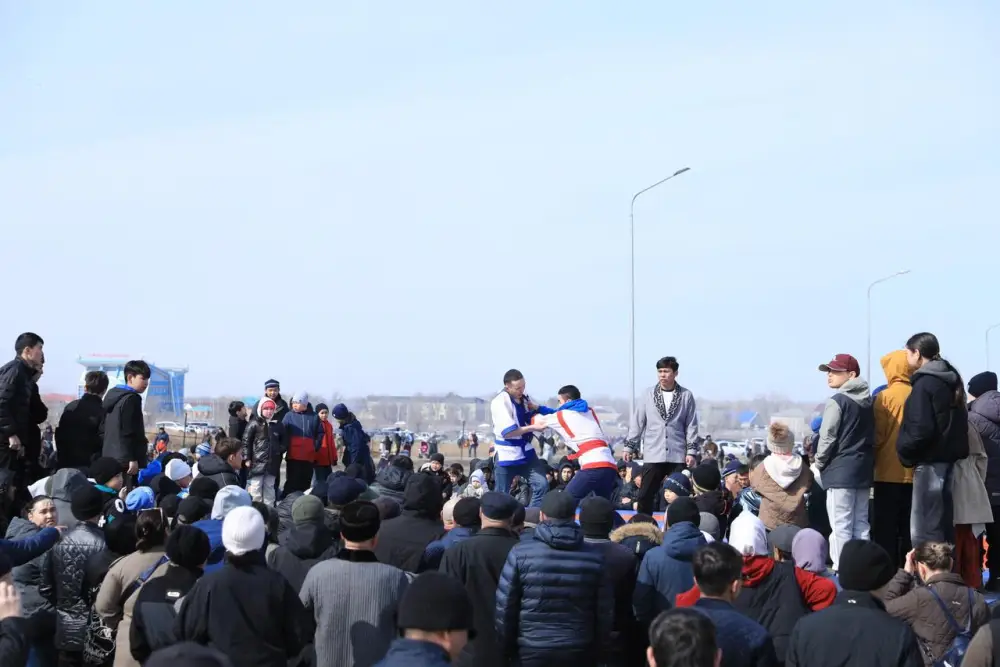 На праздновании Наурыза аким области стал свидетелем обряда «Тусаукесер» у близнецов (5)