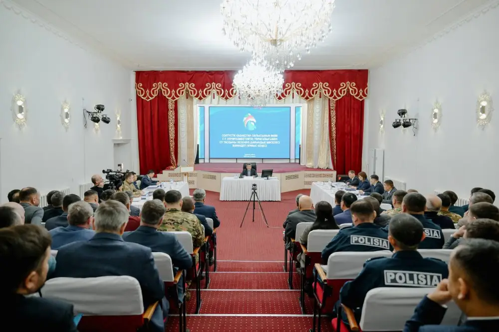 Аким области инициировал меры по предотвращению подтоплений в районах перед весенним половодьем Павлодаре