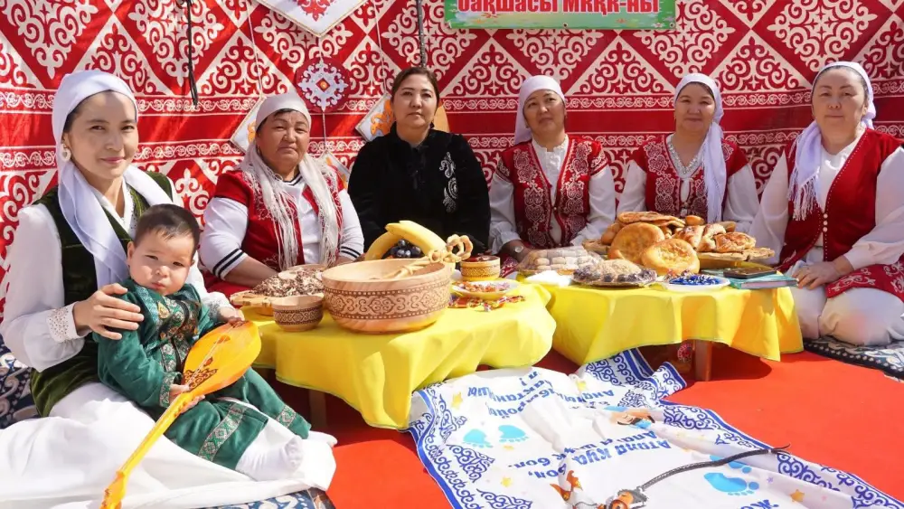 ТУРКЕСТАН: В ОРДАБАСЫ ОДНОВРЕМЕННО ПРОВЕЛИ ОБРЯД «ТҰСАУКЕСЕР» ДЛЯ 50 МАЛЫШЕЙ (2)