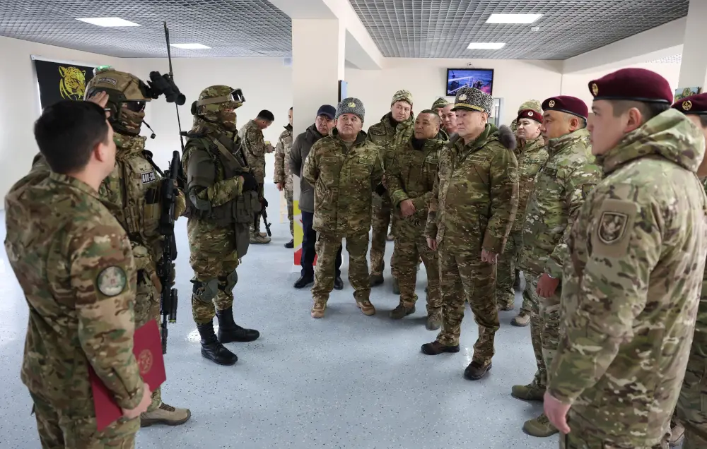 Министр обороны проинспектировал воинские части Сил специальных операций в Астане (8)