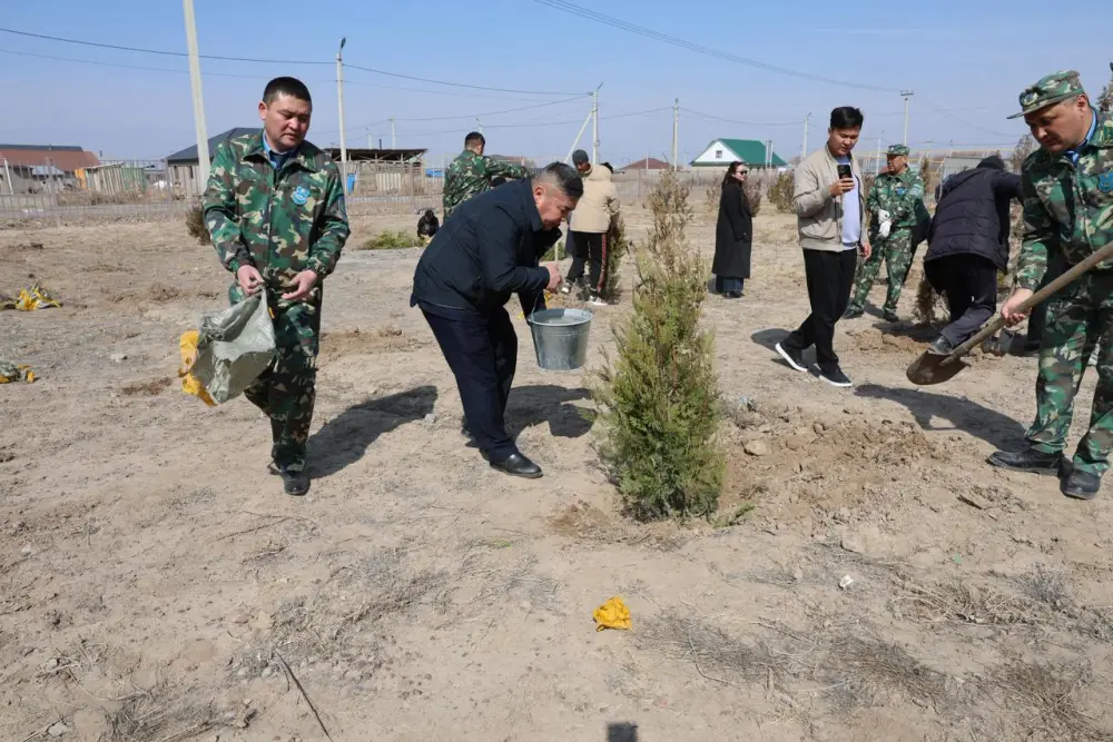 Экологическая инициатива в Уйгурском районе: высажено 30 деревьев для повышения экологической ответственности Павлодаре