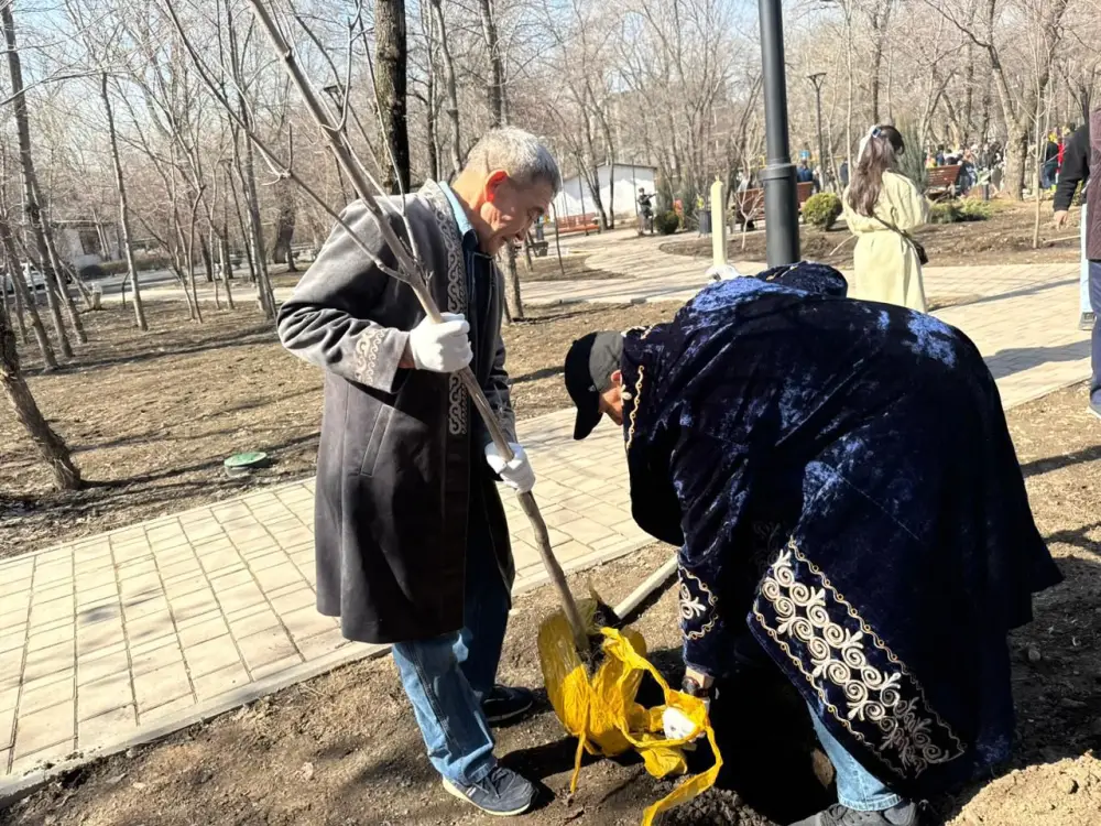 Горожане объединились для высадки более 400 деревьев в Алматы в рамках акции накануне Наурыза Павлодаре