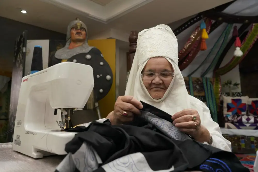 Мастер-класс по созданию головного убора кимешек провели для столичных пенсионеров (2)