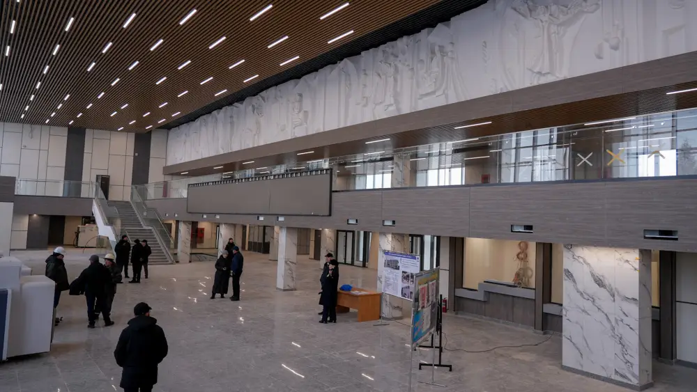 Развитие транспортной инфраструктуры: Олжас Бектенов проверил ход модернизации ж/д вокзала Кокшетау (4)