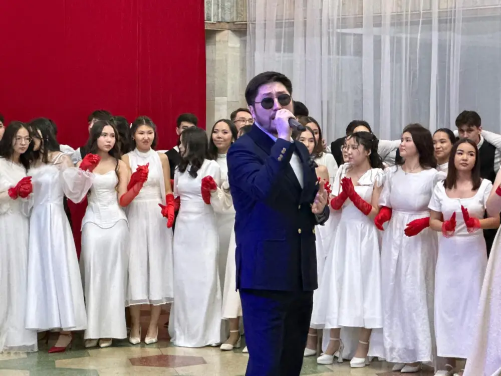 Торжественный бал «Симфония весны» собрал школьников и их родителей в Астане Павлодаре