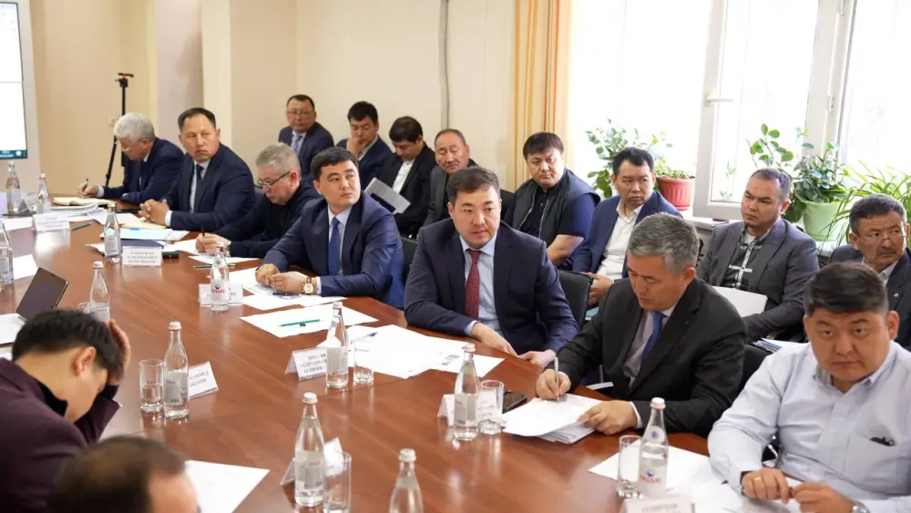 Министр водных ресурсов и ирригации провел совещание по вопросам подготовки к вегетационному периоду в Туркестанской области (3)
