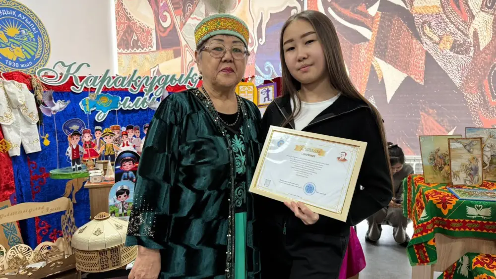 Юная талантливая школьница из Бухар-Жырауского района завоевала первое место на республиканском конкурсе, подчеркивая важность культурного наследия Казахстана. Павлодаре