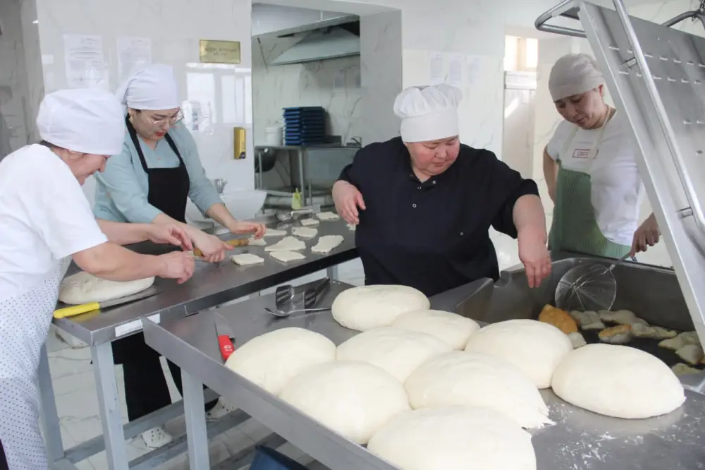 Наурыз: Национальная гвардия МВД РК отмечает праздник с 10 тоннами наурызкөже Павлодаре