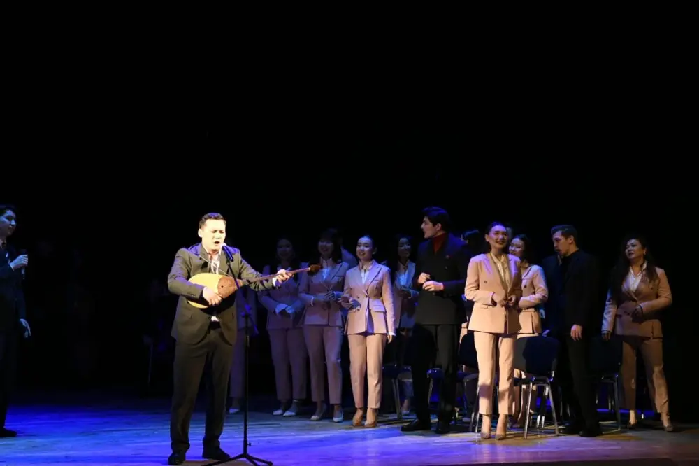 «Бақытты шаңырақ жыры»: в Астане состоялся необычный спектакль с участием 19 пар Павлодаре