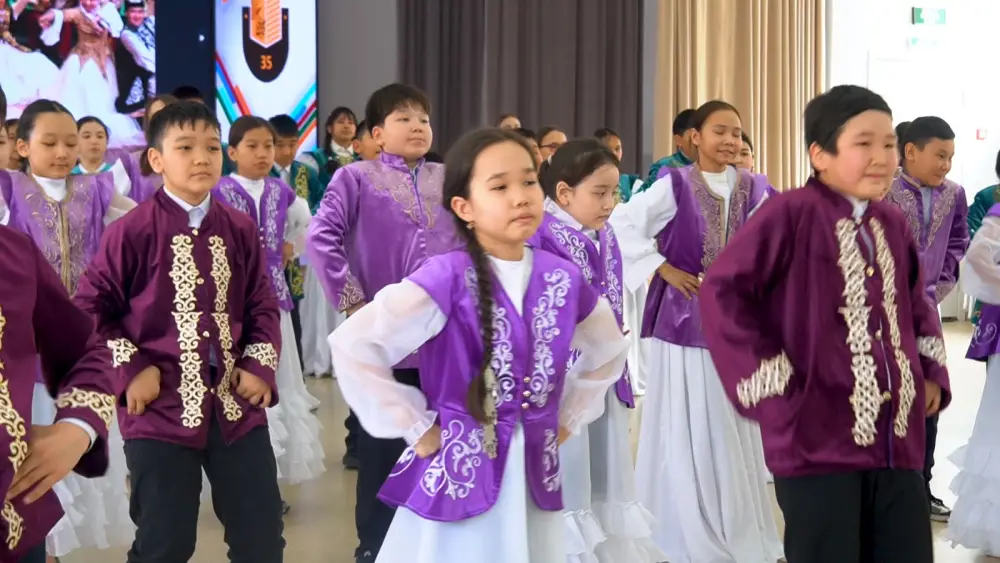 20 тысяч школьников Павлодарской области исполнили танец «Қара жорға» (5)