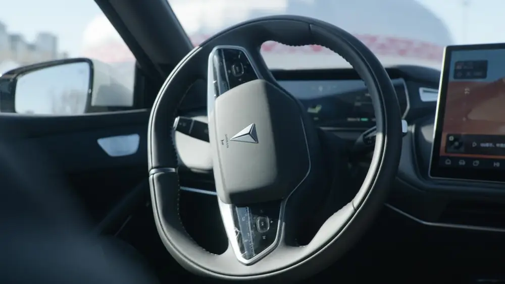 Digital Nauryz: В Астане прошёл демонстрационный заезд беспилотного автомобиля (3)