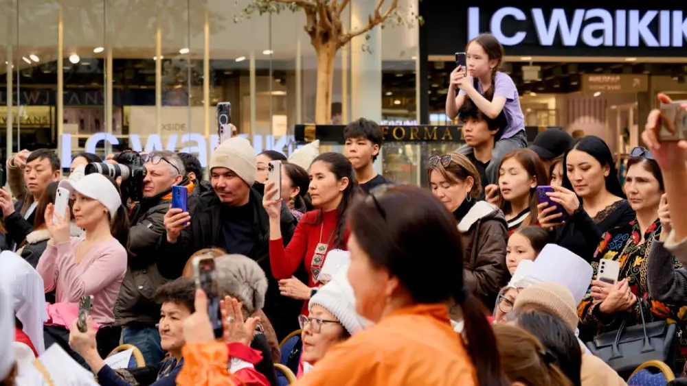 Конкурс дизайнеров с ИИ-роботом прошел в Астане (9)