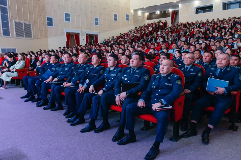 Вопросы безопасности в школах Атырау обсудили на встрече с участием акима области (3)