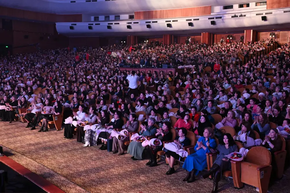 В Алматы прошел праздничный концерт «Әлемнің жарығы» к 8 Марта Павлодаре