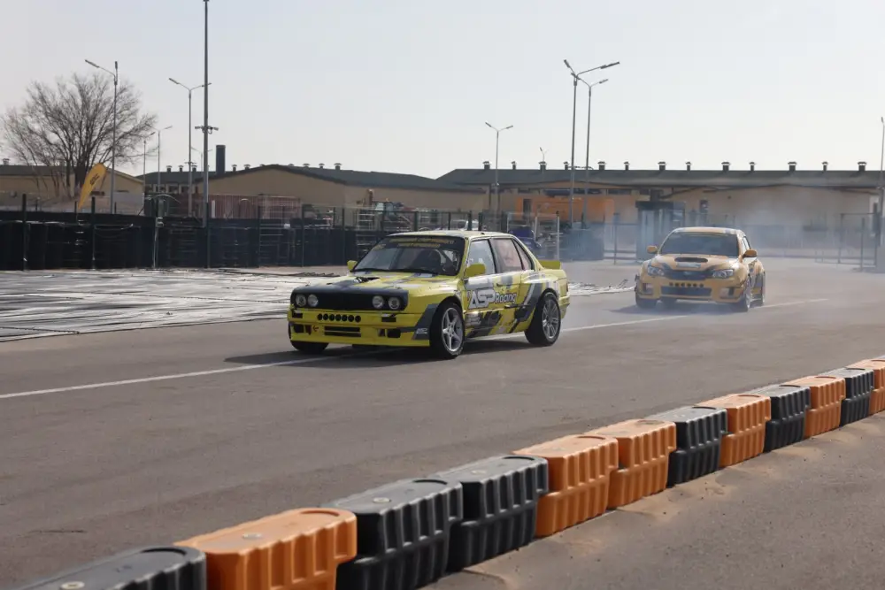 Дрифт-шоу в Конаеве: Победители соревнований участвуют в референдуме, подчеркивая связь автоспорта и гражданской активности Павлодаре